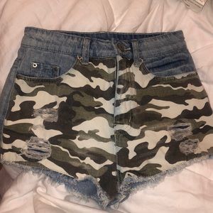 👖 BDG high rise denim short camo